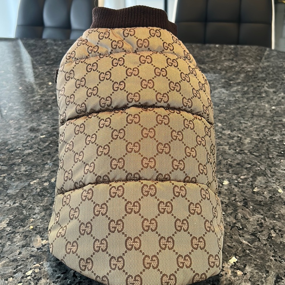GUCCI VINTAGE DOG JACKET 100% AUTHENTIC EXCELLENT CONDITION..FITS UP TO 10- 12lb